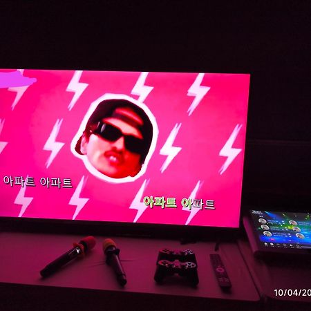 Georgetown Family Ktv Theme Fun Staycation Up To 6 Pax Netflix Youtube Playstation Jelutong Exterior photo
