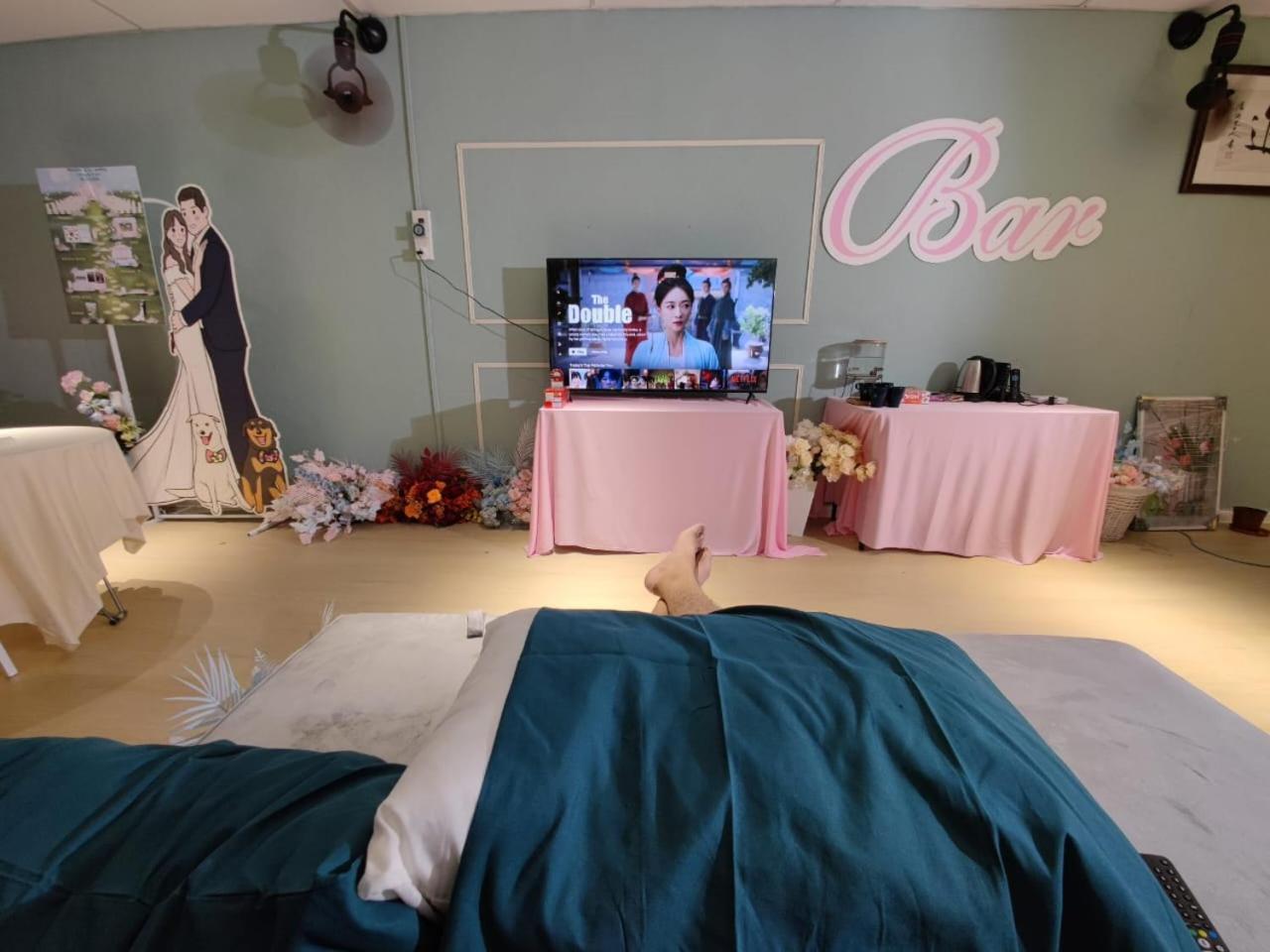 Georgetown Family Ktv Theme Fun Staycation Up To 6 Pax Netflix Youtube Playstation Jelutong Exterior photo
